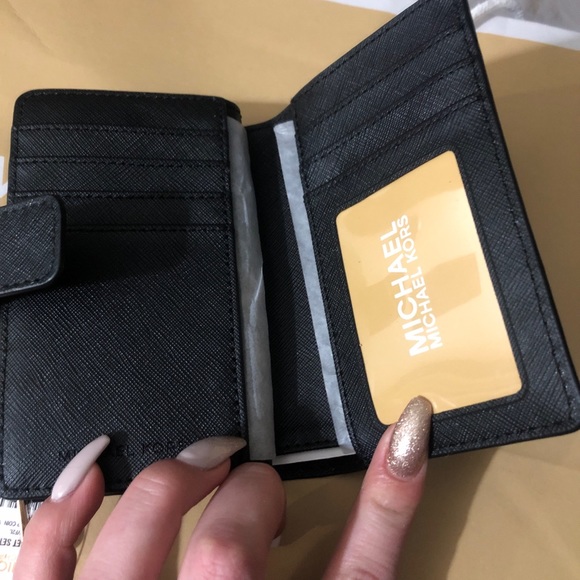 Brand new mk wallet - Picture 5 of 5